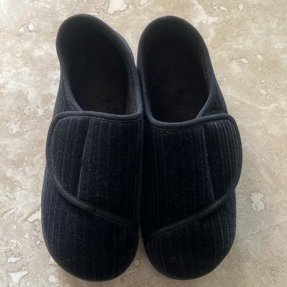 Longbay Other - 💕HP 11/7💕Longbay Men’s memory form slippers - size 12